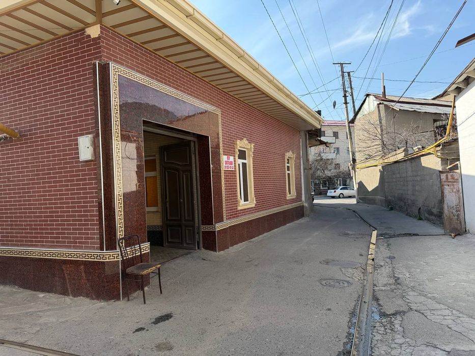 Registon ruparasi maydonida atigi 100 metr yurganda  3 sotiqli hovli t