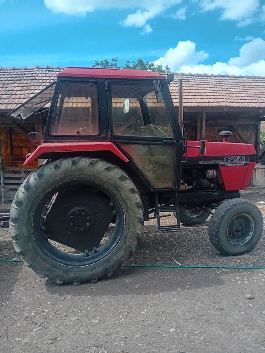 Tractor cu utilaje