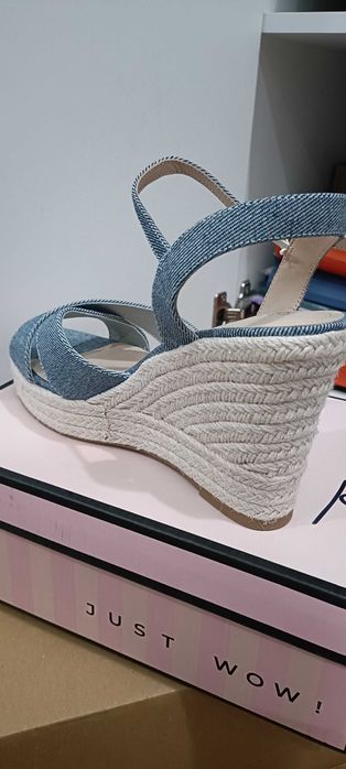 Босоножки Новые 38.5 разм