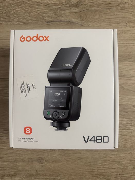 Vând blitz Godox v480s