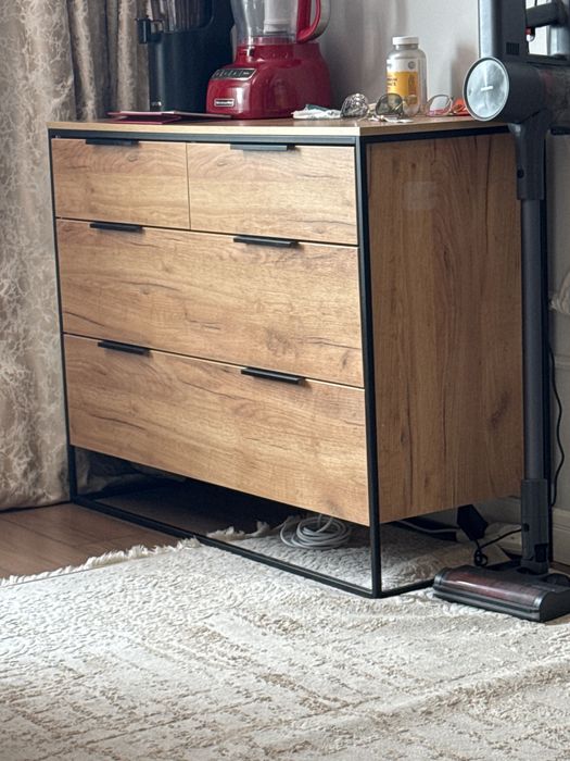 Storage cabinet with 4 drawer