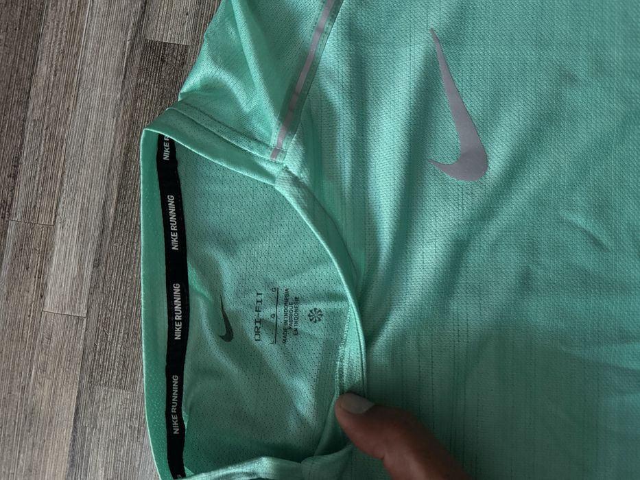 Тениска Nike dry - fit.Размерът е между  M / L