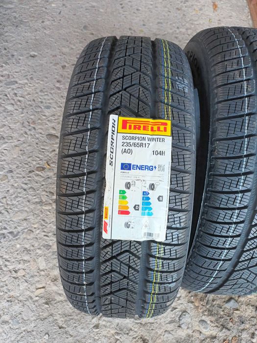 2 Нови зимни гуми 235/65 R17 Pirelli Scorpion Winter 104H AO с борд