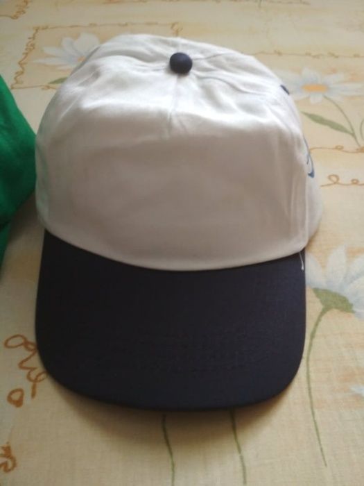 Шапки с козирка, чисто нови, 100% памук