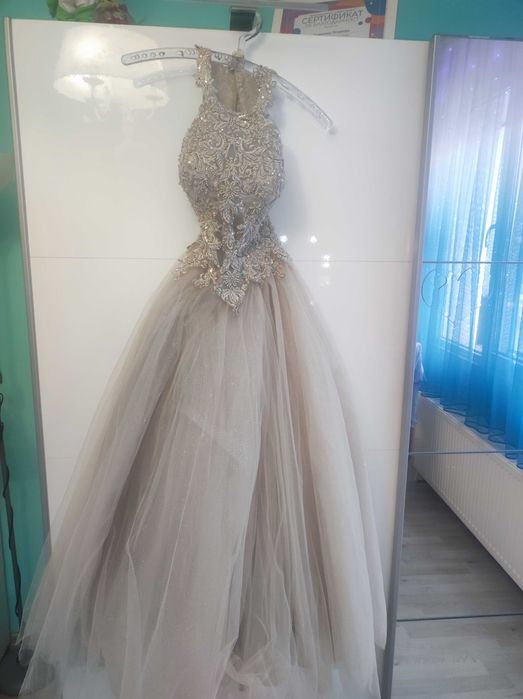 Бална рокля (рокля за повод)