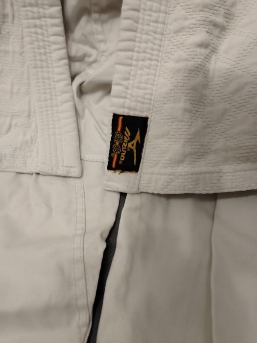 Спортивное кимоно для дзю-до.