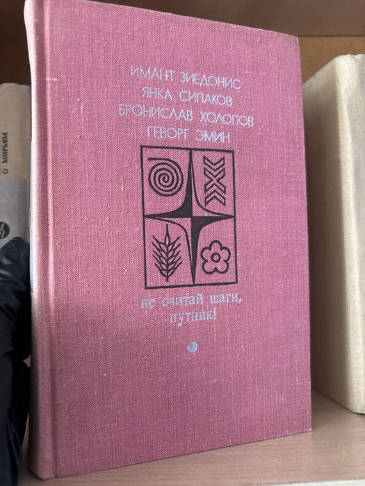 Продам книги цены от 1000