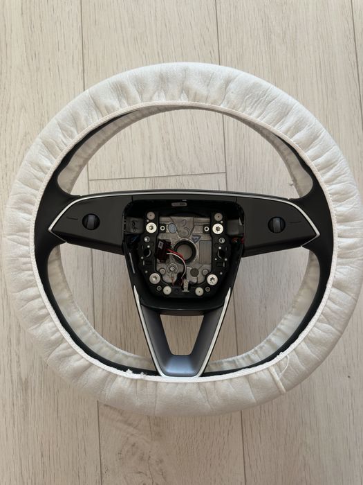 Volan Tesla model 3