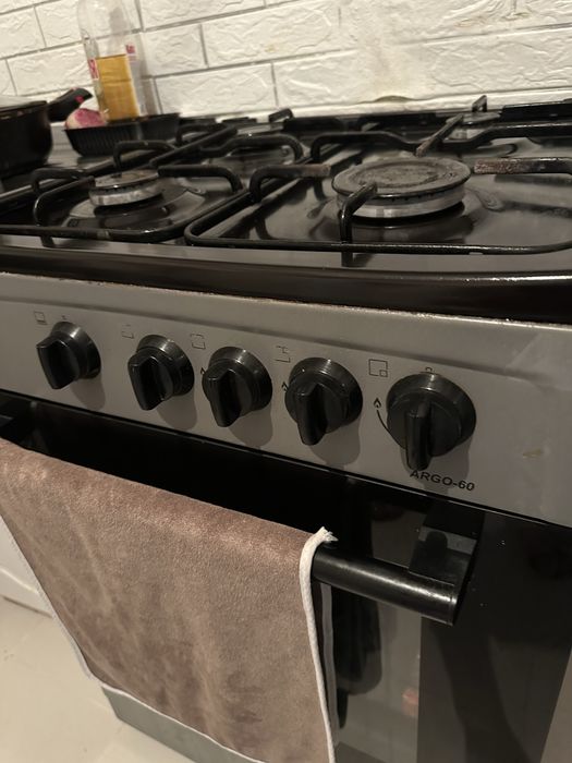 Продам газовую плиту