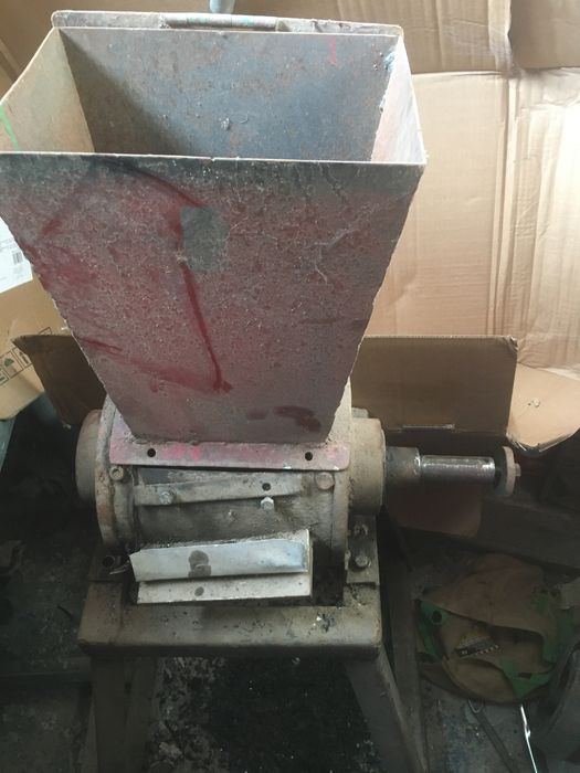 Tocator, moara fara motor uruiala, cereale, plastice, diverse