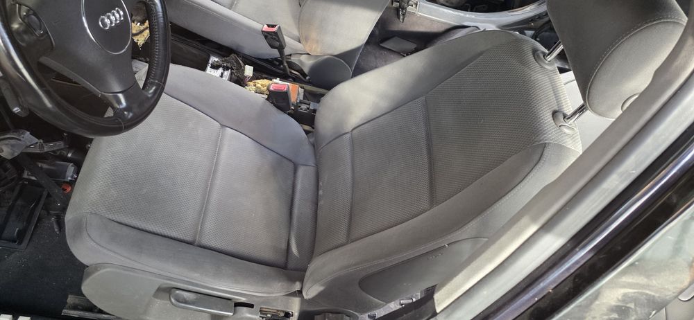 Салон за ауди а4 б6 предни седалки audi a4 b6  лява дясна седалка кори на врати bose  централна конзола с подлакътник