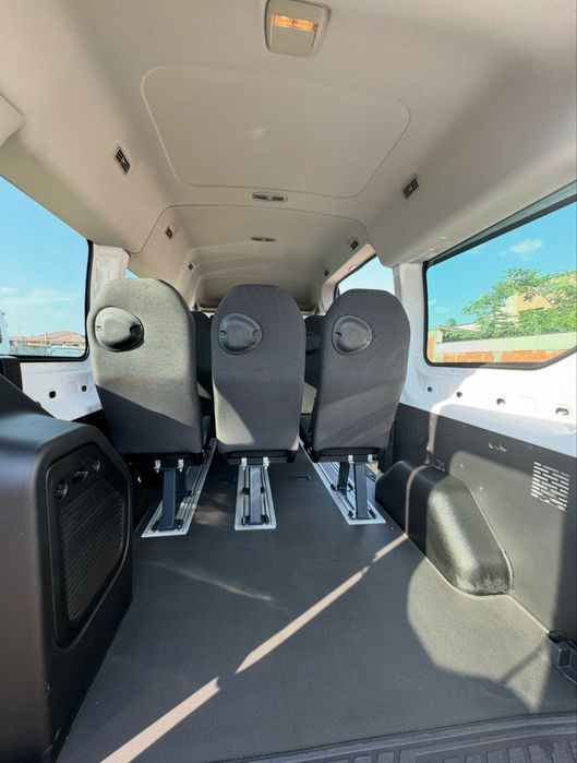 Inchiriez microbuz 8 1