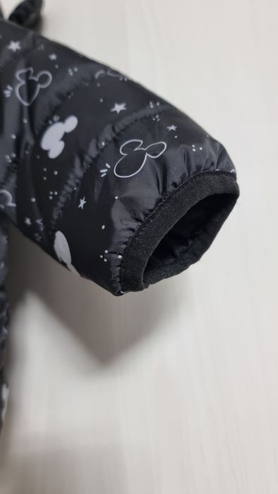 Geacă Mickey Mouse și pantaloni de zăpadă