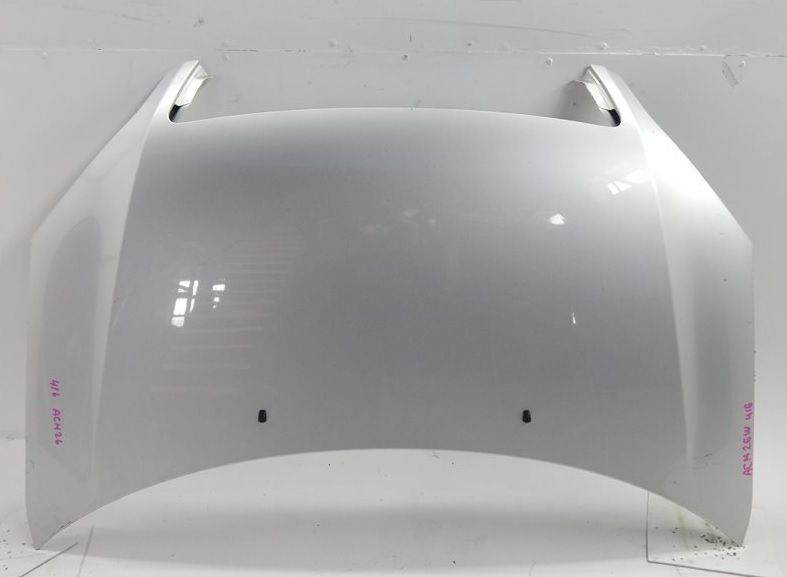 Капот на Toyota Ipsum с 2002 года