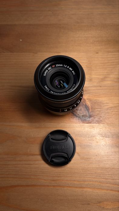 Obeictiv Fujifilm XF 23mm f 2 WR negru cu parasolar si capac