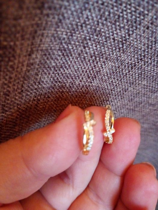 Cercei placați cu aur, NOI