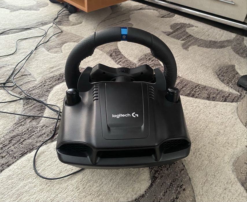 Vand volan logitech+ schimbator+ 2 jocuri fainee