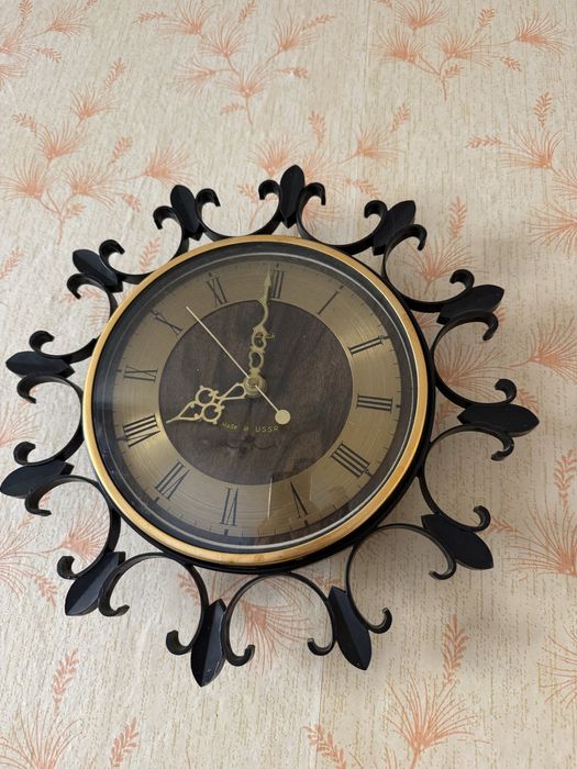 Стенен часовник