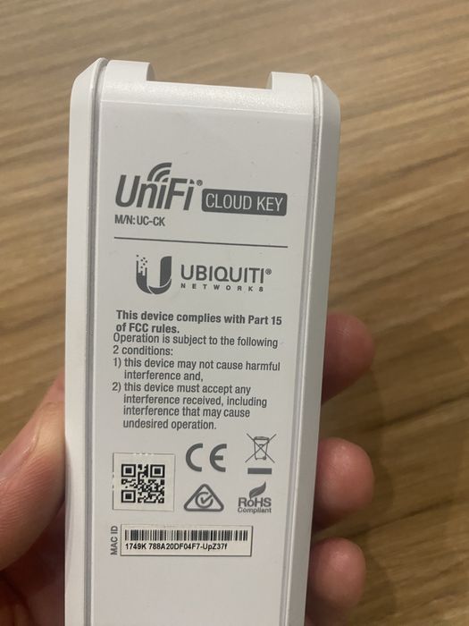 Продам Ubiquiti UniFi Cloud Key UC-CK