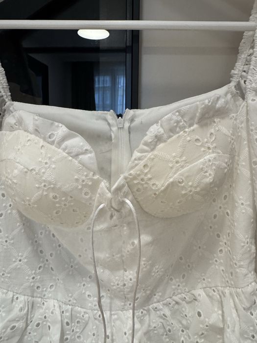 Нова бяла рокля С