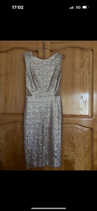 Vând rochie cu paiete L