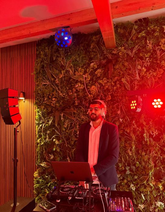 DJ pentru evenimente private • Nunți • Botezuri • Majorate • Corporate