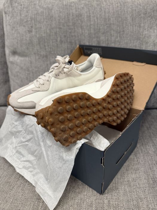 Чисто нови NEW BALANCE 327 с торбичка от Buzz