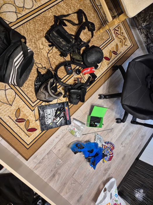 Airsoft AR,Pistol,BBs,Speedloader,others