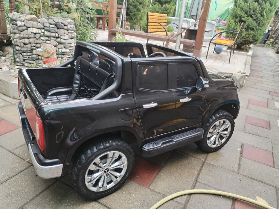 Електрическа кола Mercedes, Х-Klasse, 4 двигателя, 2 места