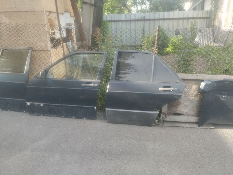 Продам запчасти Мерседес 190