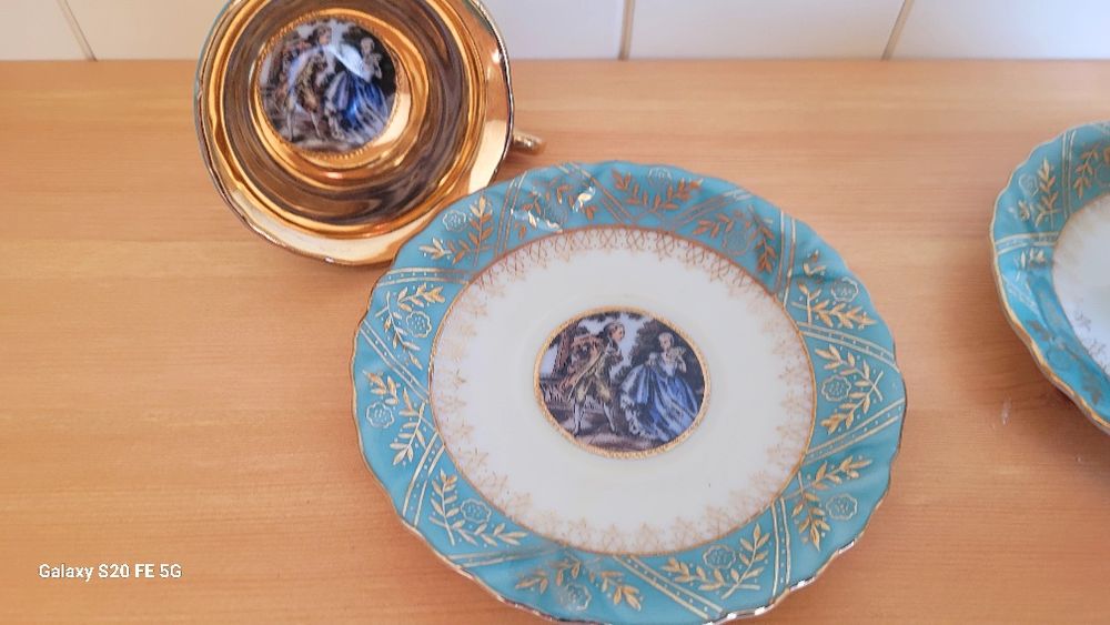 Комплект от шест чаши за кафе или чай с поднос