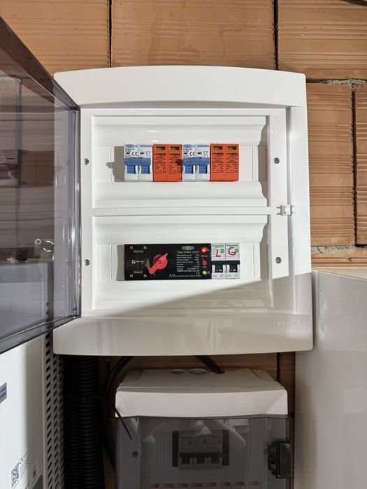 Продажба и монтаж на слънчеви системи за топла вода и ток