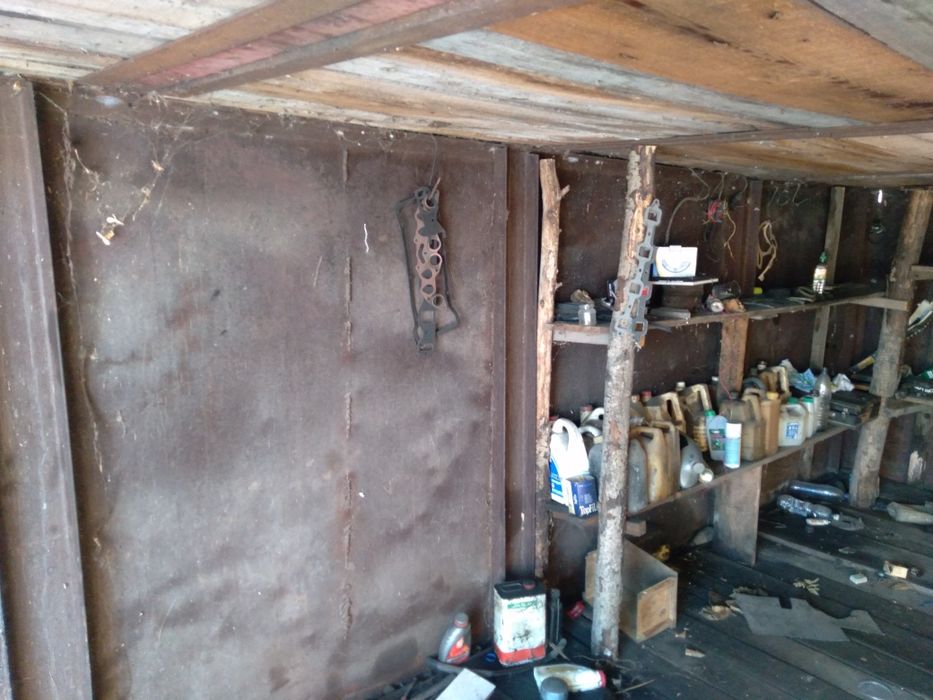 Гараж железный .