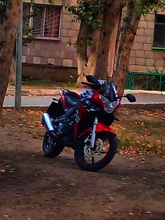 Мотоцикл 300кубовый