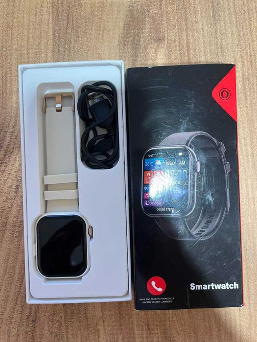 Бял Смарт часовник , нов