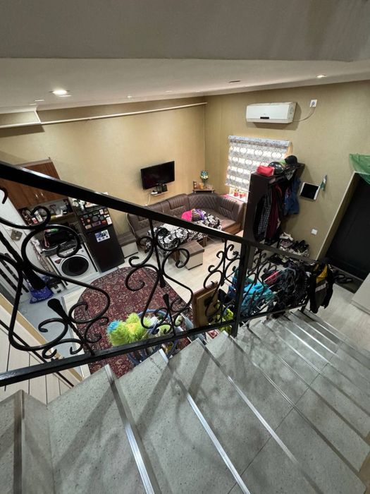 2 этажа,4 комнаты,шумоловский городок