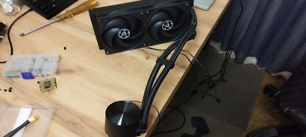 Водяной охлаждение id-cooling