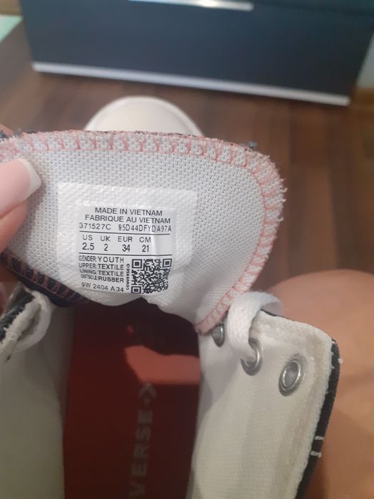 Детски маратонки  Converse , номер 34.