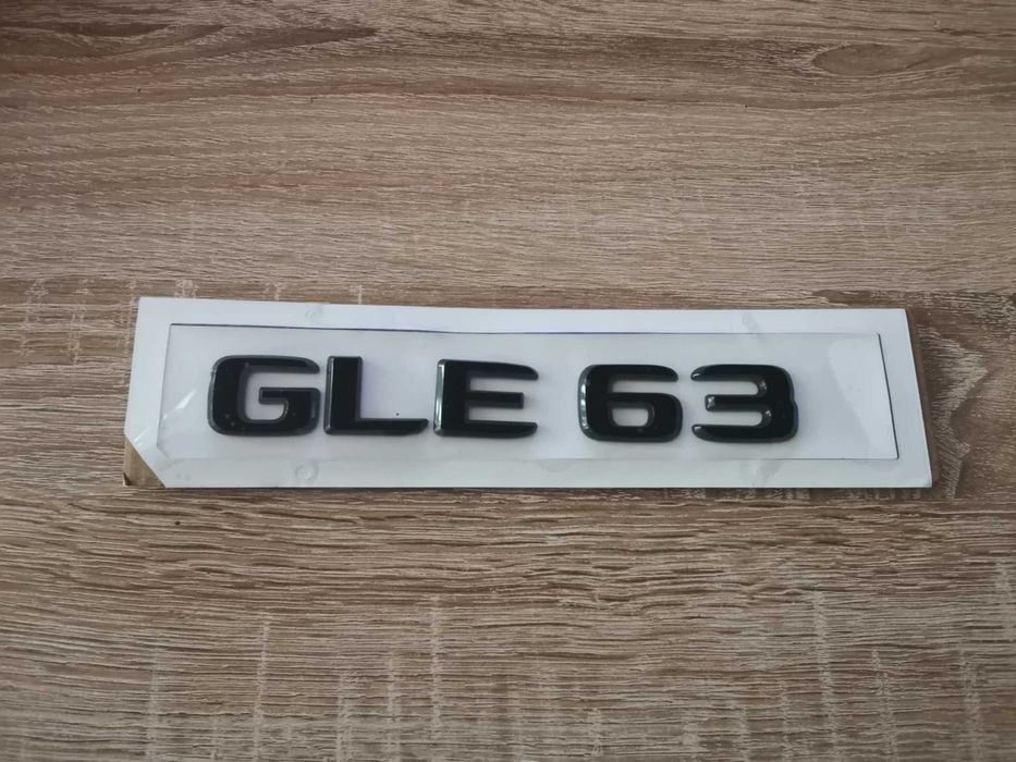 черен надпис Mercedes Benz GLE 63