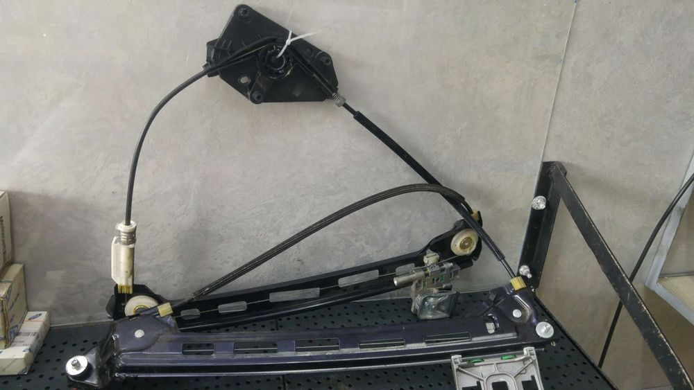 Macara geam electric dreapta fata vw passat cc 962850104
