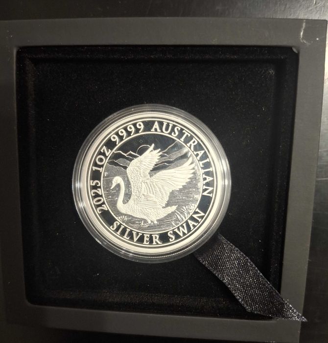 Продавам рядка Австралийска сребърна монета