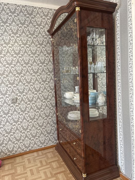 Витрина для гостиной