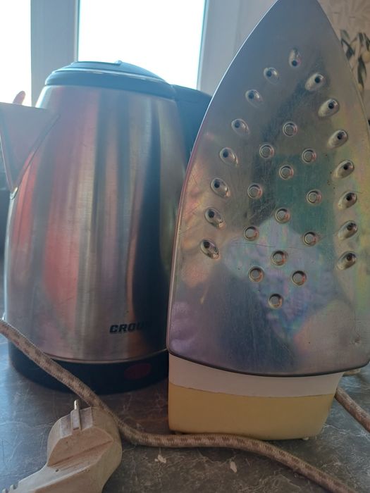 Утюг б.у в рабочем состоянии