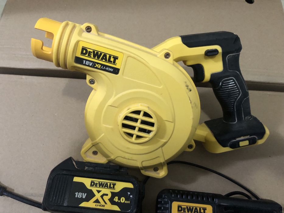 Suflanta Dewalt DCV 100