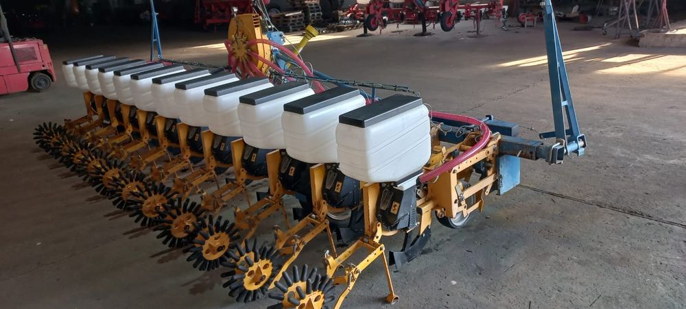 Сеялка 12 рядная