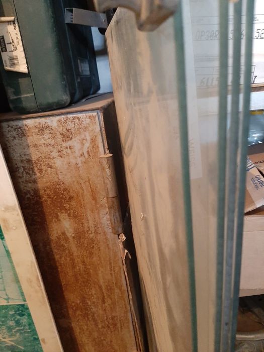 Продаю стекло толщина 3мм