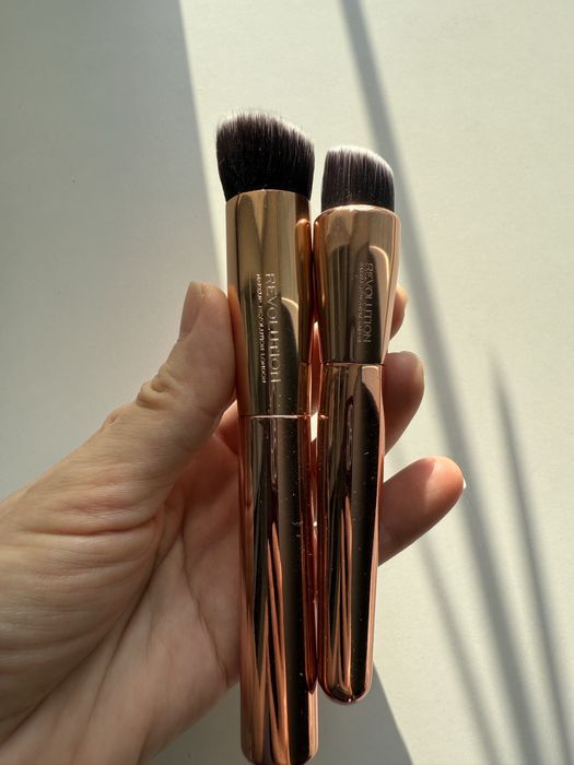 Продам косметическую кисть Revolution