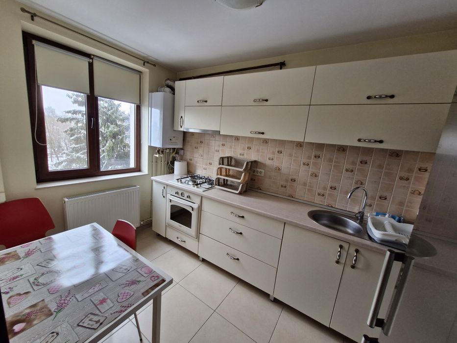 Inchiriez apartament 2 camere Bloc Turn - Colega apartament sau inchiriez la 2 persoane