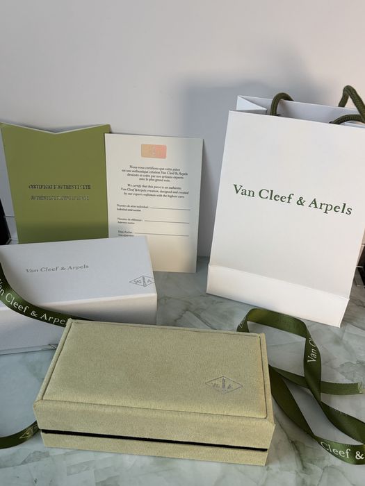 Дамска Гривна Van Cleef & Arpels Нежно Сърце