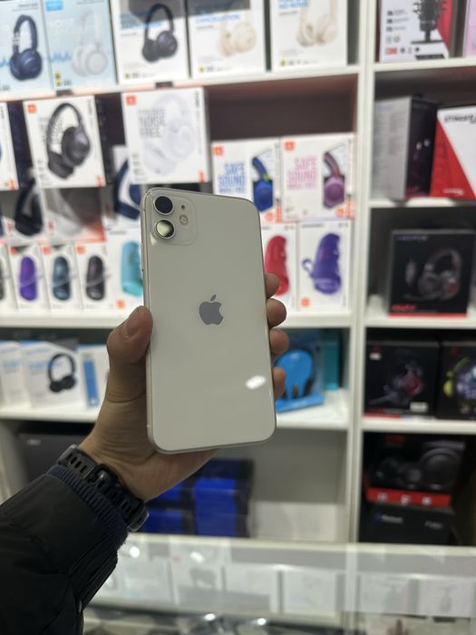 iPhone 11 white